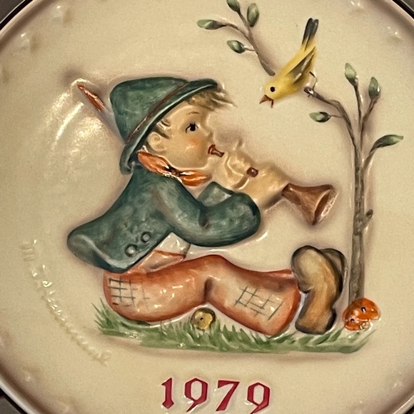 VINTAGE M.J. HUMMEL PLATE 1979 - "Singing Lesson" - Picture 1 of 15
